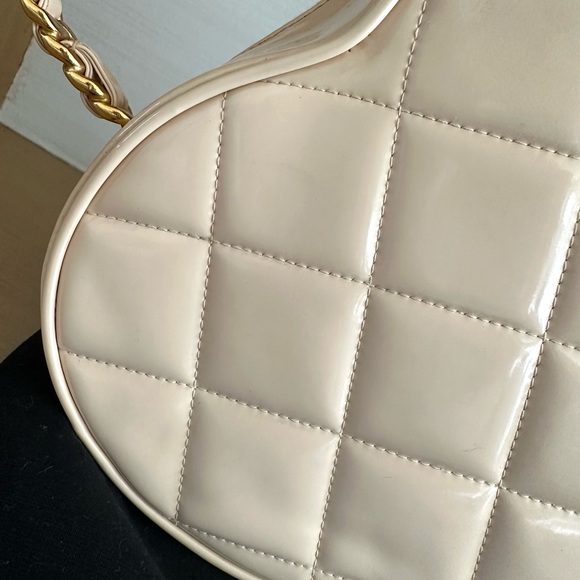 Chanel Vintage Heart Vanity Bag - Picture 10 of 16